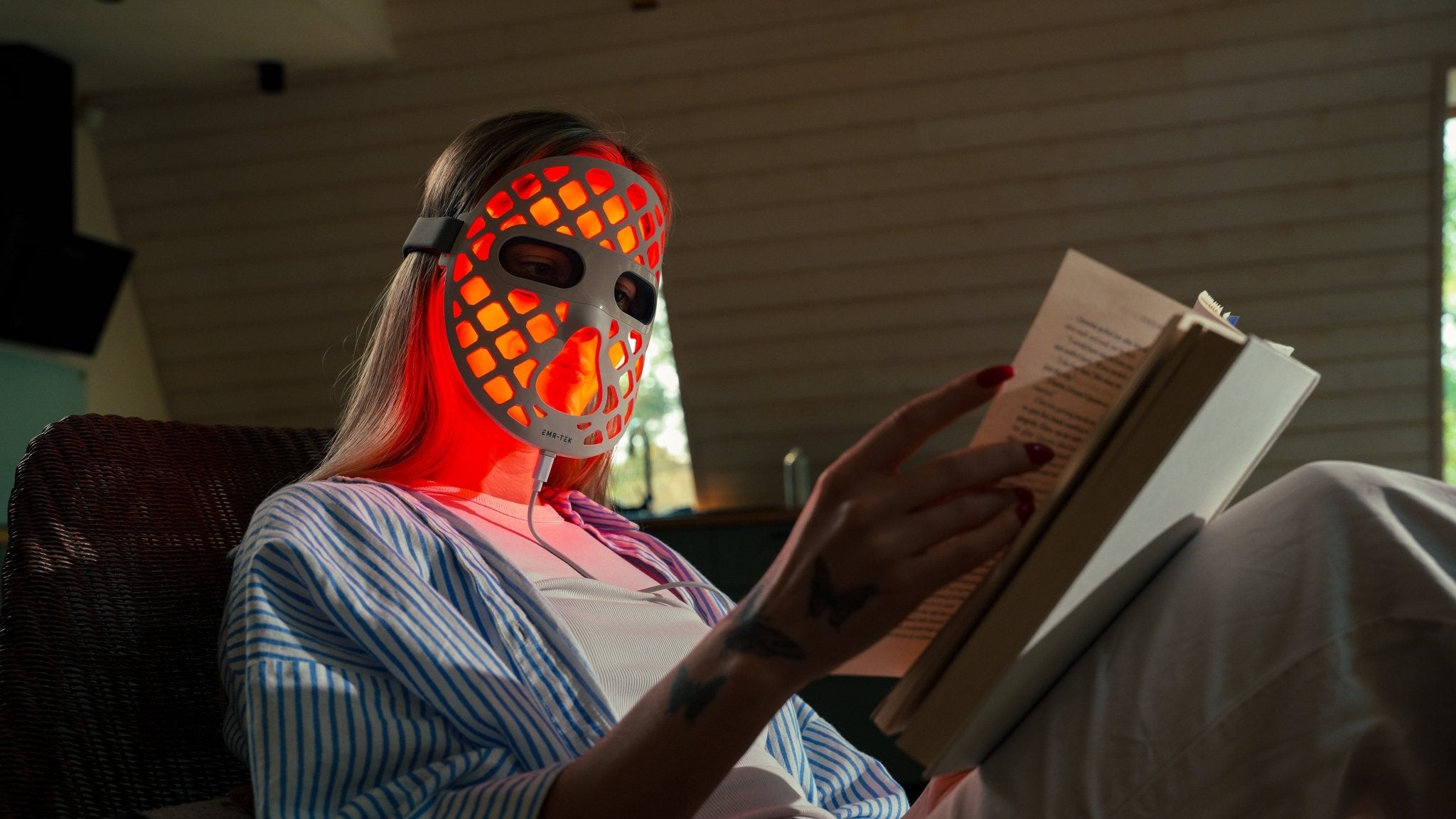 ETERNO LED Face Mask — 4 Wavelengths, Zero Contact – The Stronger Human
